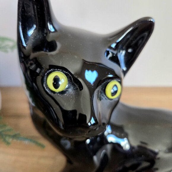 Vintage Mid Century Modern ceramic black cat sculpture with glass green eyes. - Picture 3 of 8